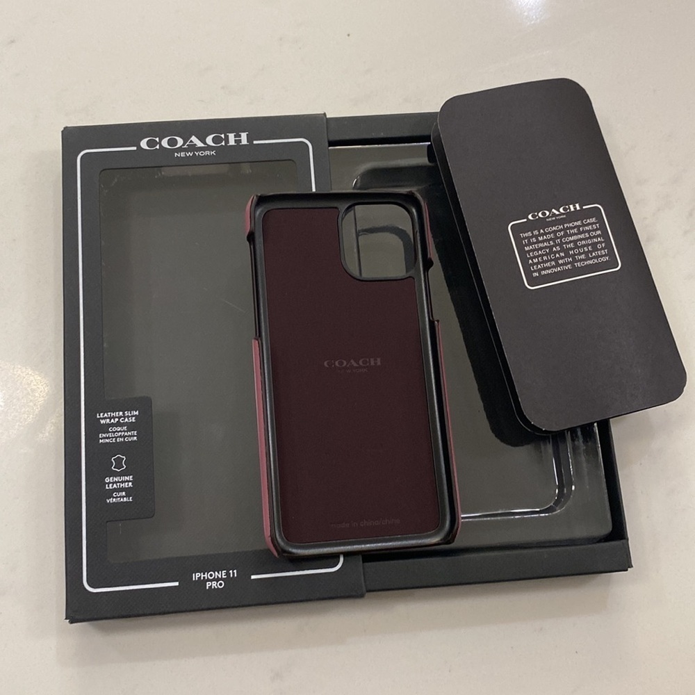 ✨NEW✨COACH IPHONE 11 PRO CASE - Picture 3 of 6